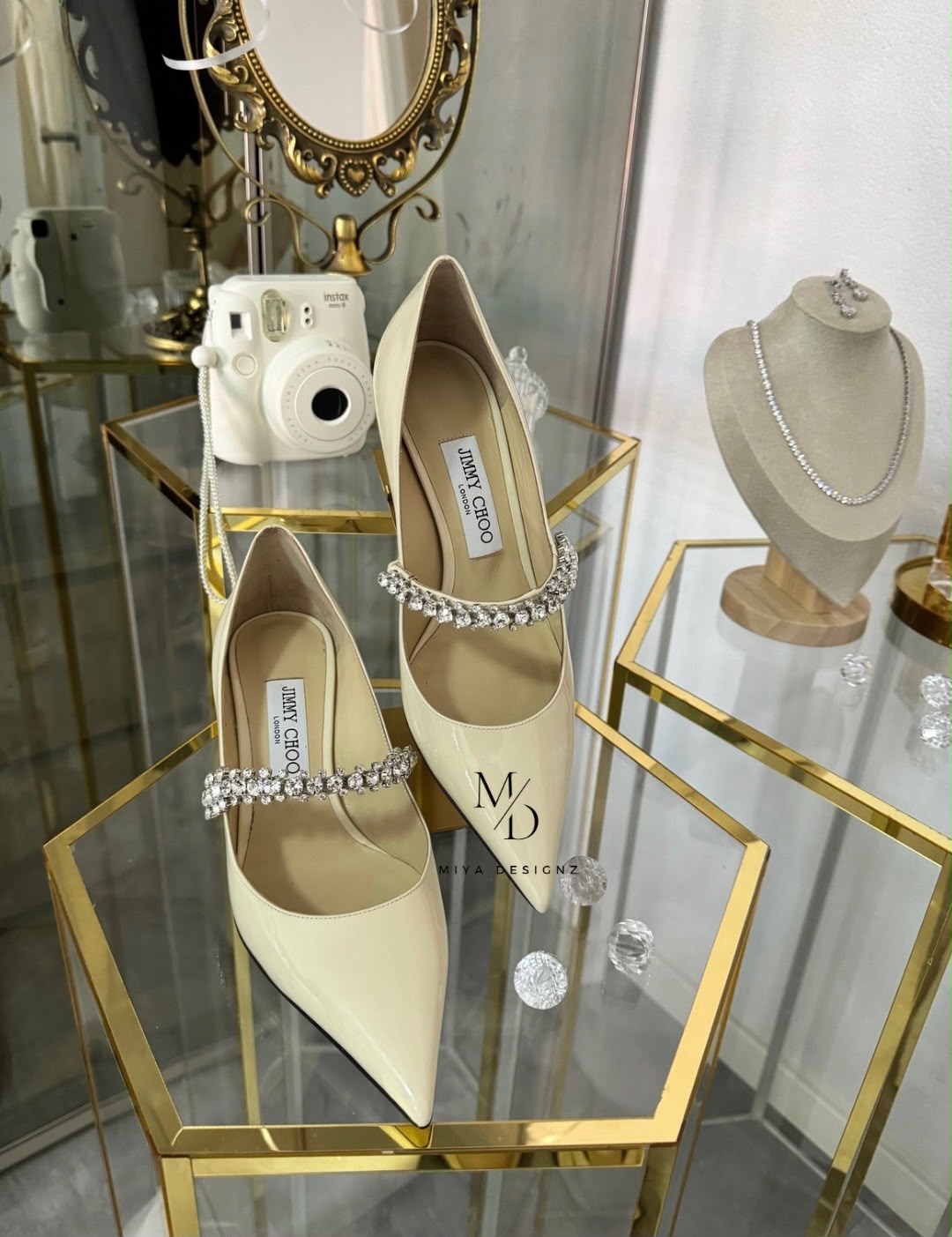 Bridal Room plateau met schoenen van Miya Designz