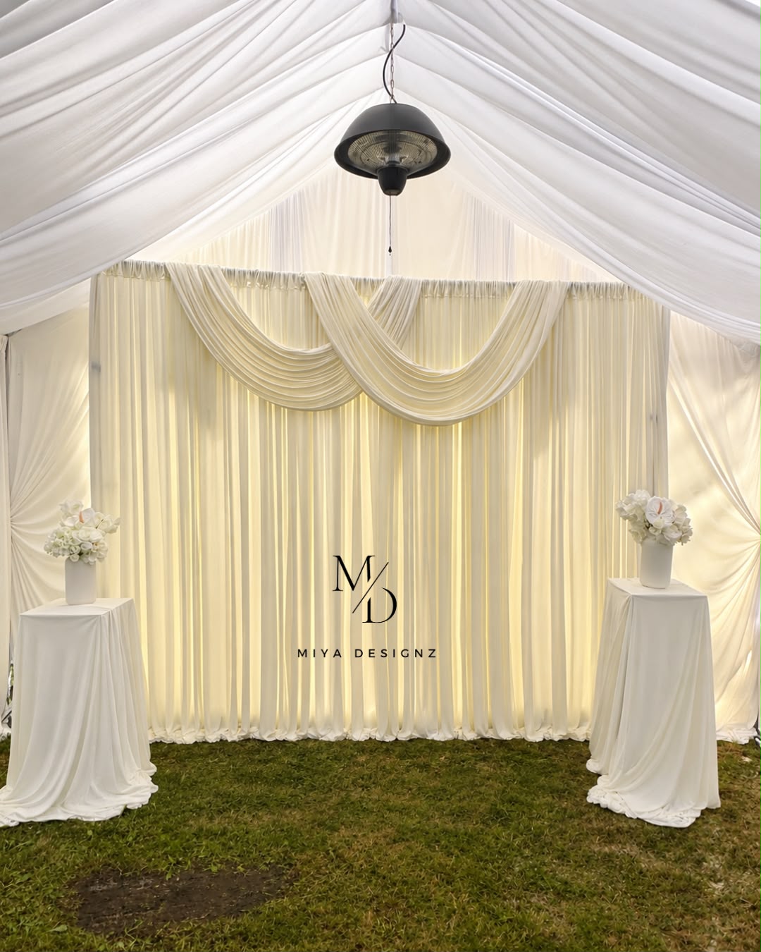 Crème draping backdrop van Miya Designz